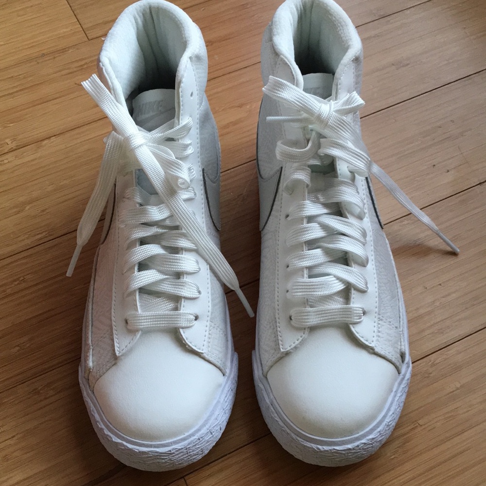 Nike Blazer Mid SE Shoes - Picture 4 of 8